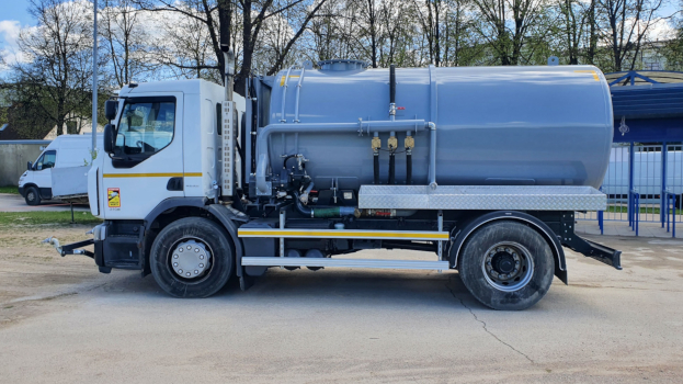 images/blog/polewaczka-drogowa-pojemnosc-zbiornika/Polewaczka drogowa - zbiornik