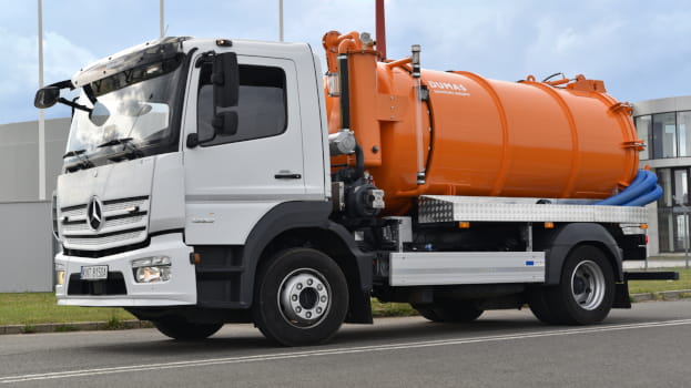 Samochód asenizacyjny Dumas - pojazd specjalny